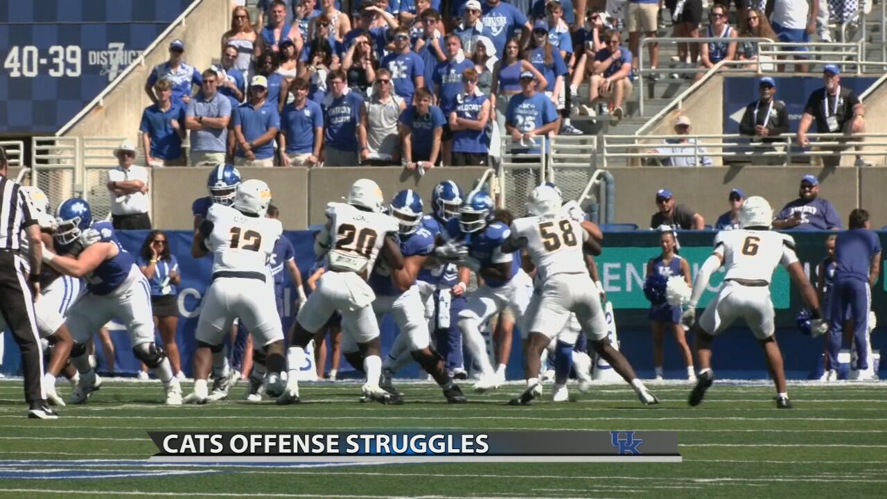 Kentucky squeezes out win in season opener against Toledo